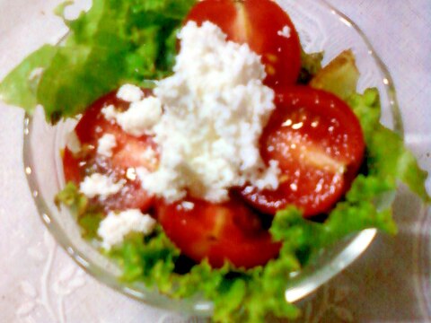 ☆・プチトマトとカッテージチーズの小サラダ☆*:・